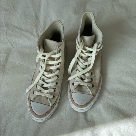 NWOT SOFT PINK SUEDE HIGH TOP CONVERSE - Picture 4 of 7